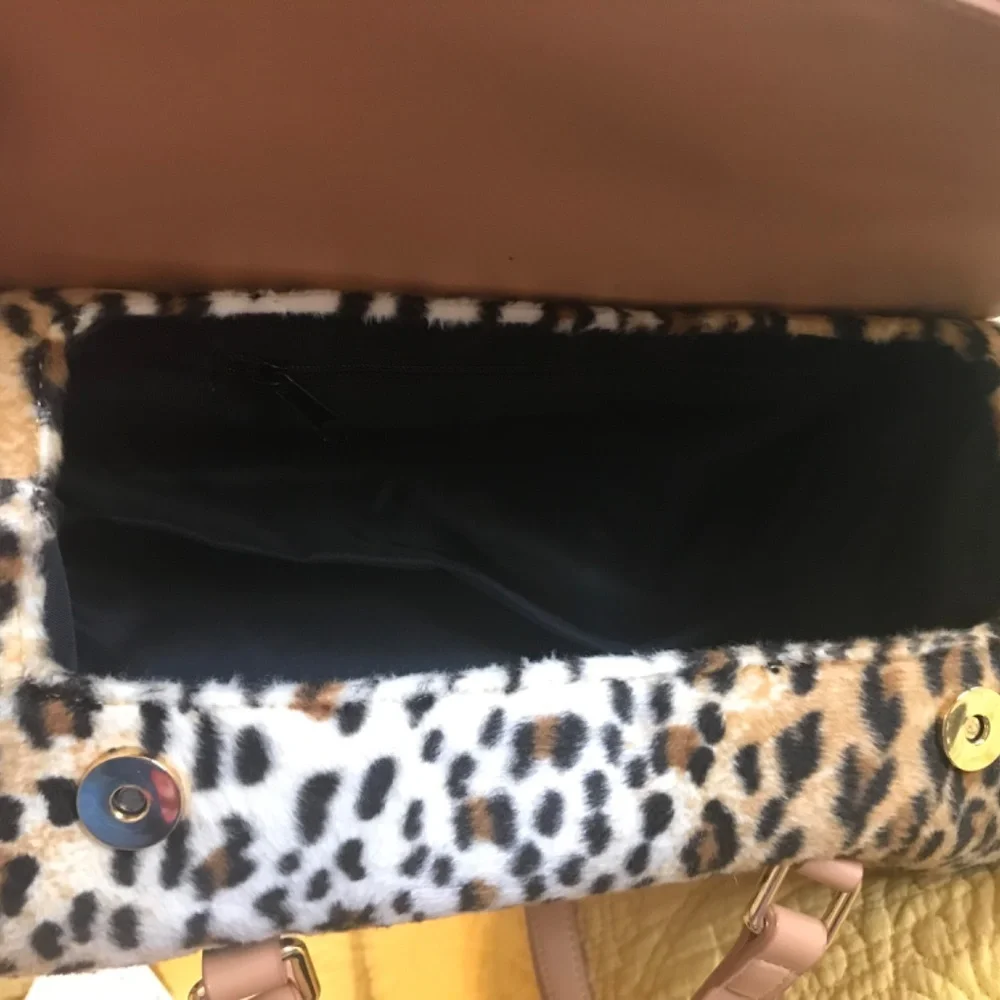 FUN faux leopard barrel bag - Picture 5 of 6